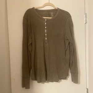 Olive green relaxed long sleeve.